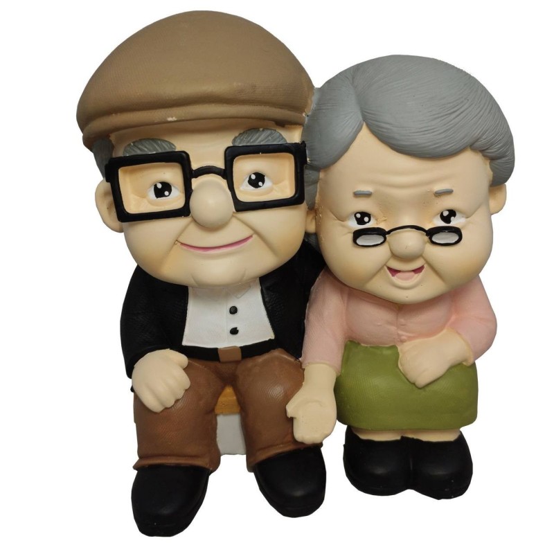 مجسمه پیرزن و پیرمرد